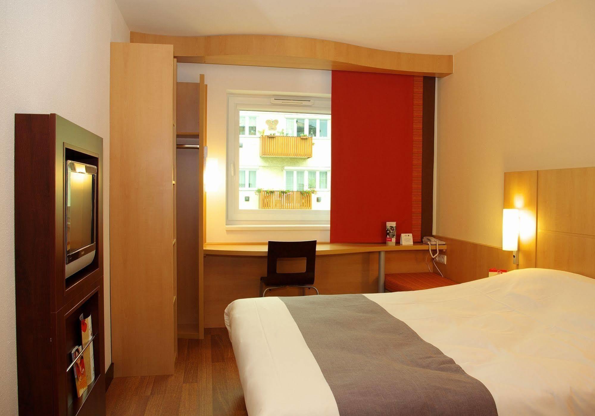Ibis Hotel 3*